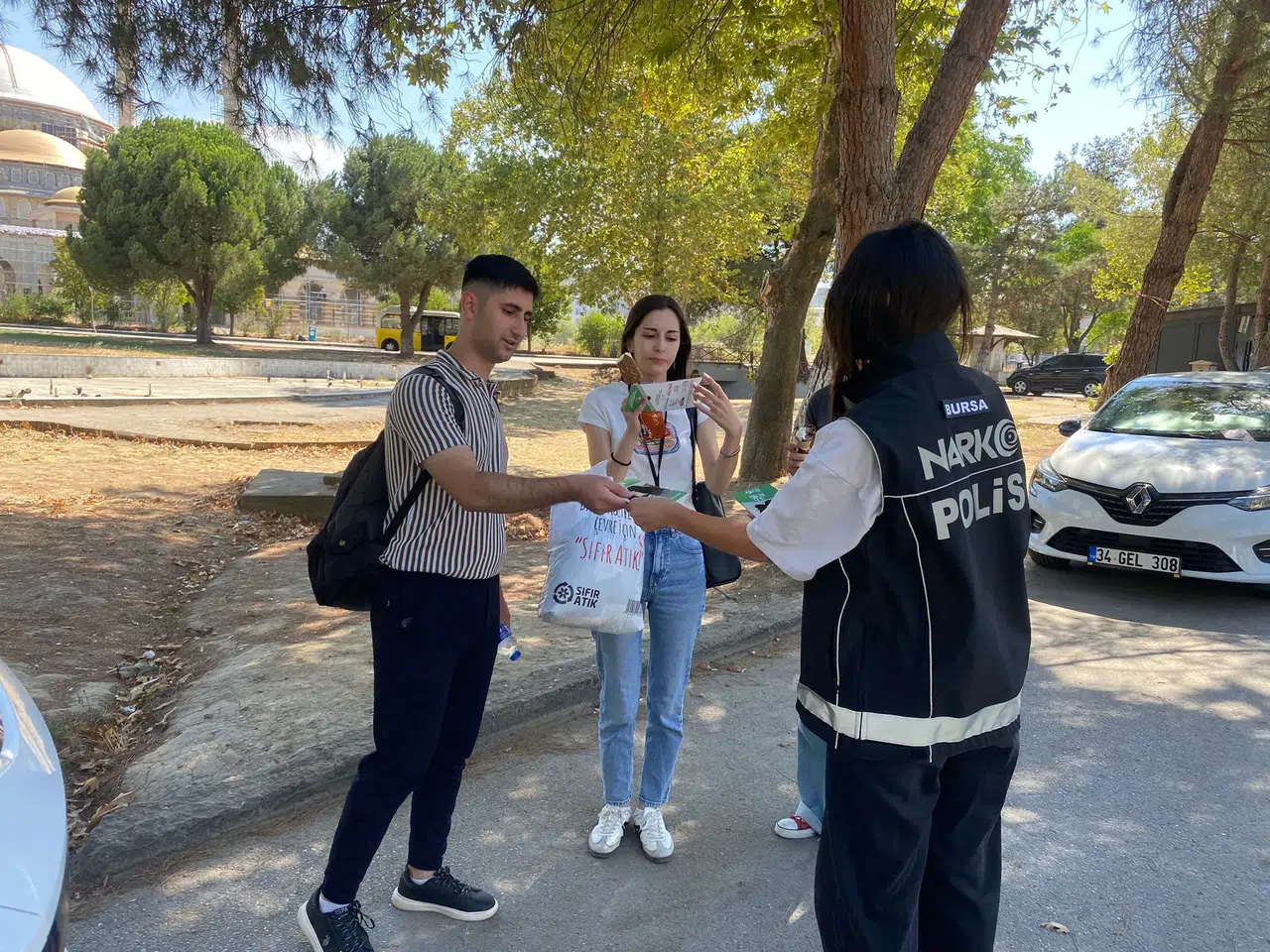 Bursa’da narkotik polisi 5 günde 5 bin 246 kişiyi bilgilendirdi