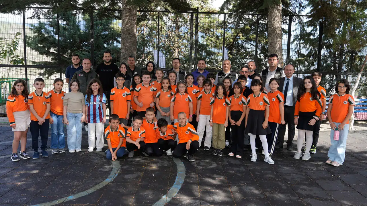 Artvin'de Yeşil Vatan temalı eğitim yılı coşkuyla başladı, doğa bilinciyle öğrenciler geleceğe hazırlanıyor