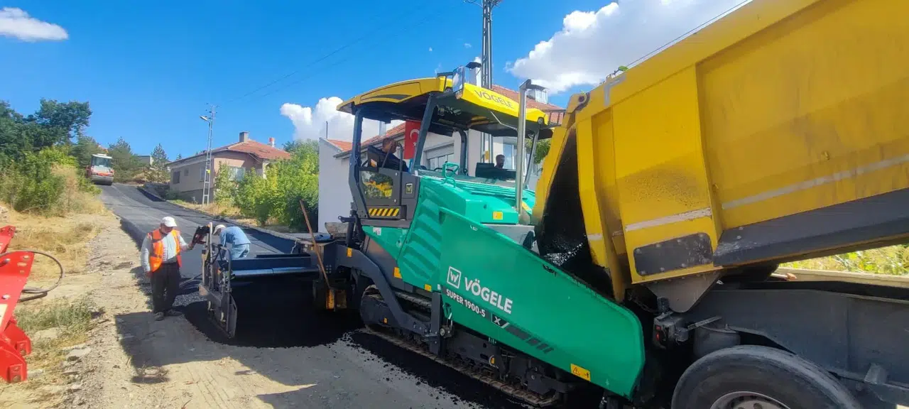 Özvatan'da 19,4 milyon TL'lik sıcak asfalt yatırımı başladı