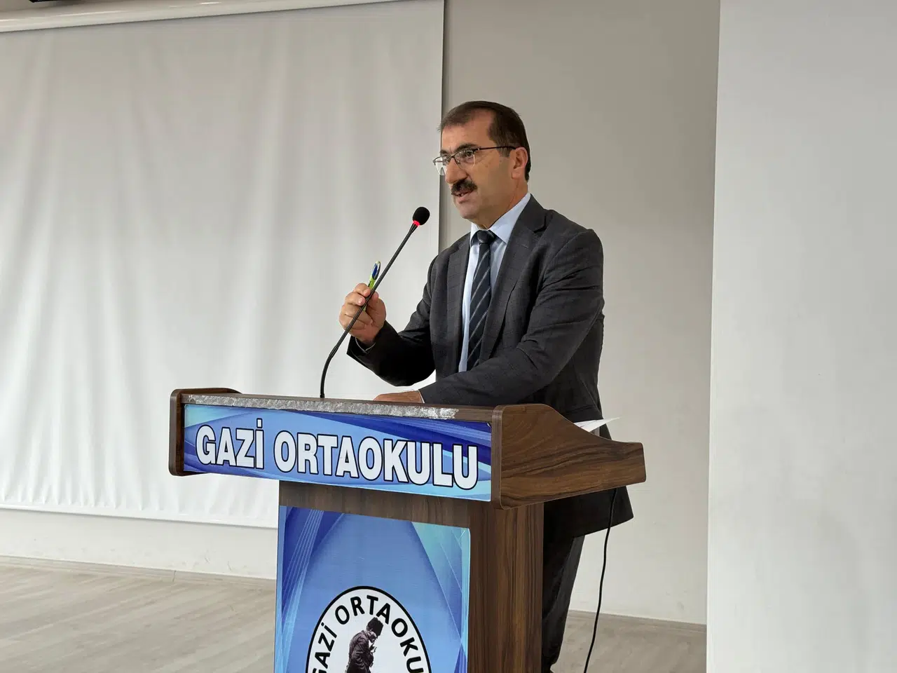 Artvin'de Okul Müdürleri Toplandı, Eğitimde İş Birliği ve Aile Yılı Temaları Görüşüldü