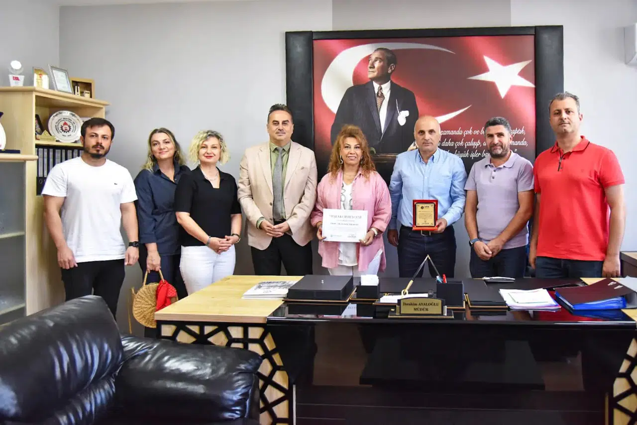 Trabzon'da Sıfır Atık Projesi ile gençler çevre bilinci kazanıyor, Prof. Dr. İhsan Koz İlkokulu ödüllendirildi