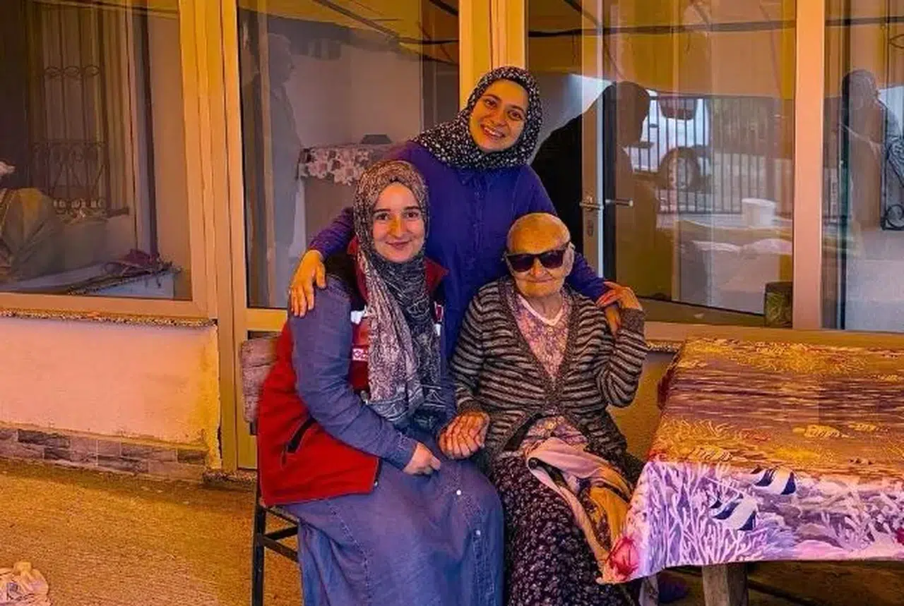 Trabzon'da 99 yaşındaki Fatma Özyüksel'e Aile Yılı dolayısıyla anlamlı ziyaret gerçekleştirildi