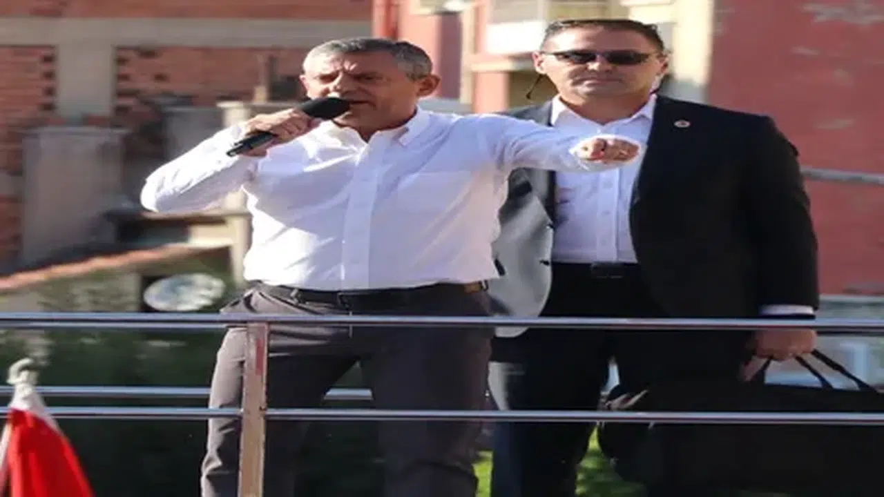 Özgür Özel: Mansur başkana uzanan kirli elleri bu millet kırar dedi