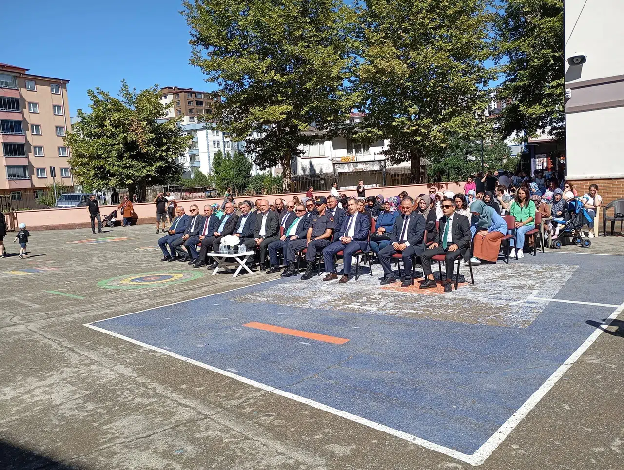 Hopa Gençlik Merkezi, İlköğretim Haftası'nda öğrencilerin coşkusunu paylaştı