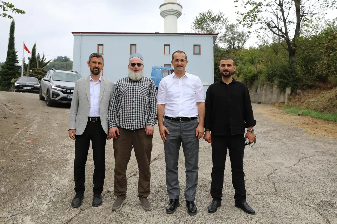 Akçaabat Belediye Başkanı, mahalle ziyaretinde vatandaşların taleplerini dinledi ve sorunları çözme sözü verdi