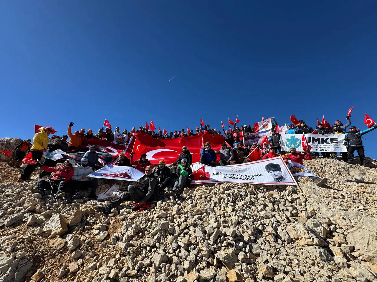 Cumhuriyet'in 102. yılı zirveye taşınıyor: Emler Zirvesi'nde 102 dağcı buluşuyor