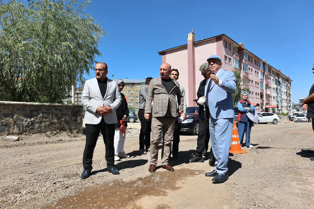 Erzurum'da Başkan, Yıldızkent'te vatandaşların taleplerini dinleyerek projeleri değerlendirdi