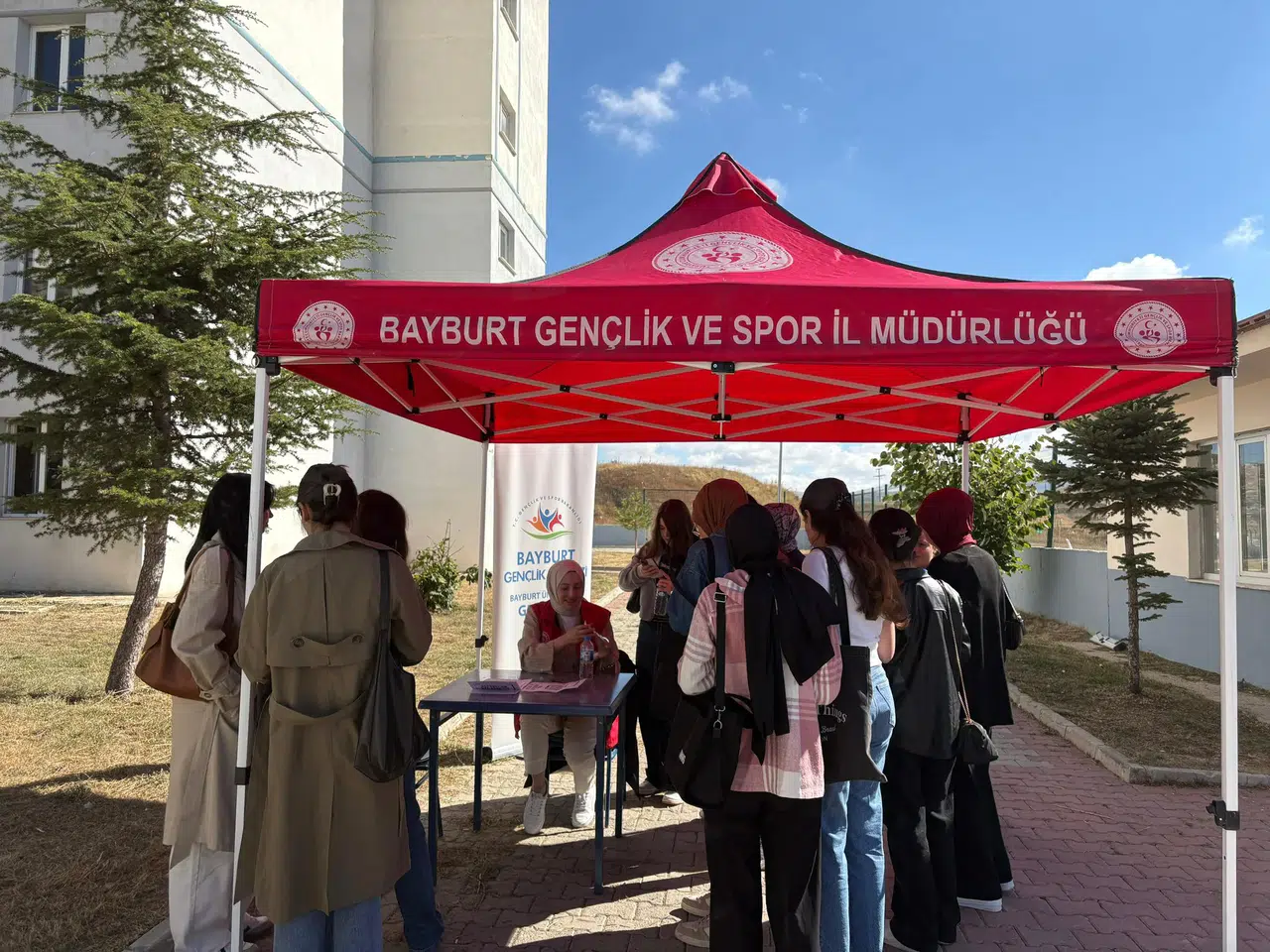 Bayburt'ta Öğrencilere Sıcak Karşılama: Yeni Eğitim Yılına Moral Dolu Başlangıç