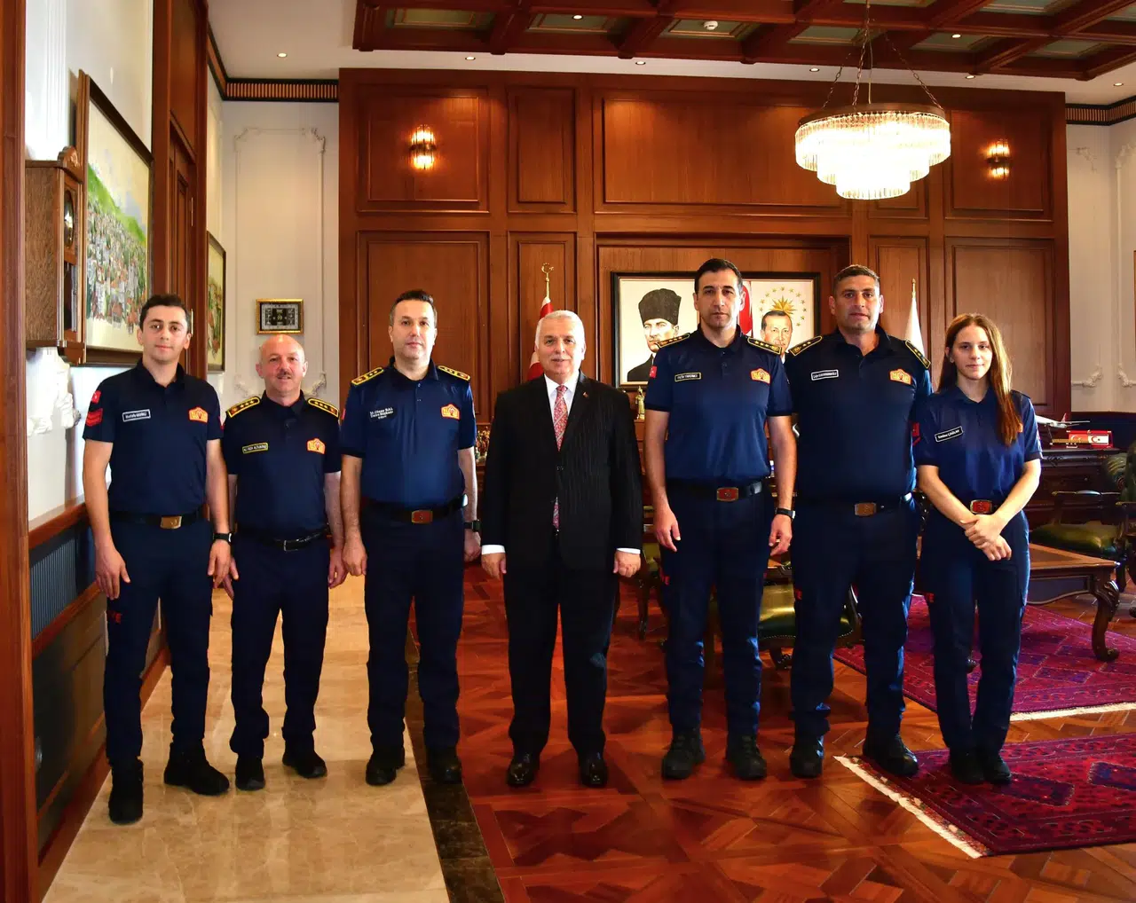 Trabzon Valisi Yıldırım, İtfaiyecilik Haftası'nda itfaiyecilere destek ziyaretinde bulundu