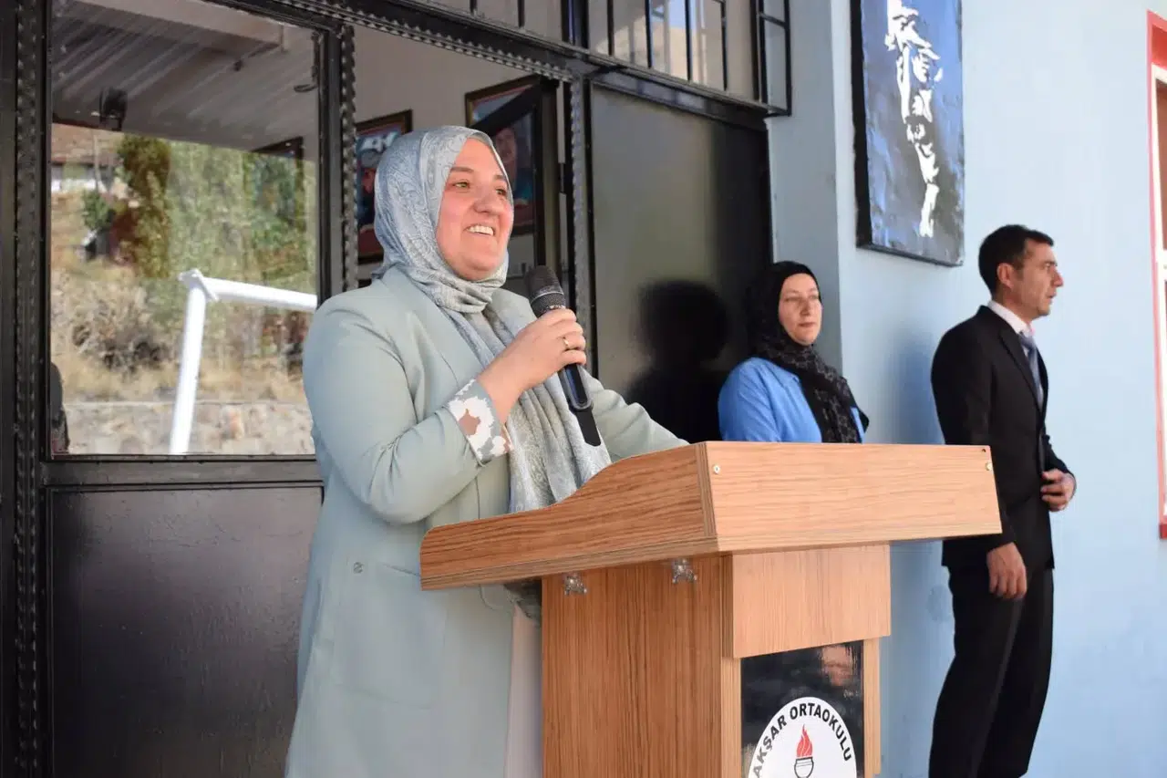 Şenkaya'da İyilik Hareketi ile Eğitime Destek Etkinliği Düzenlendi