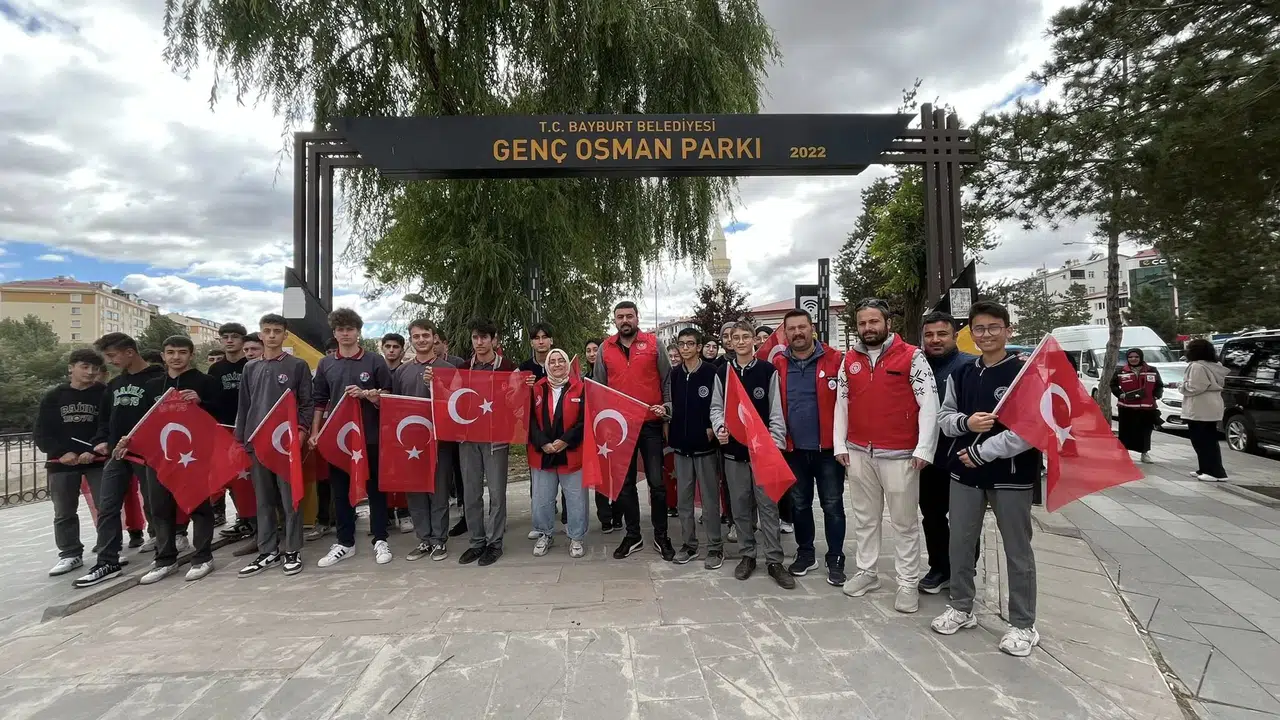 Bayburt'ta Gaziler Günü Yürüyüşü: Gençler ve Kahramanlar Bir Arada