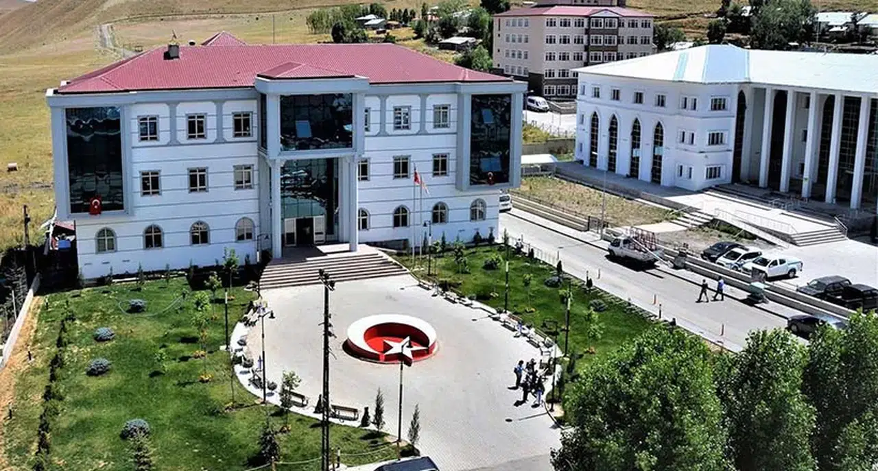 Çat Belediyesi, yaşam kalitesini artıran projelerle ilçeyi modern hale getiriyor