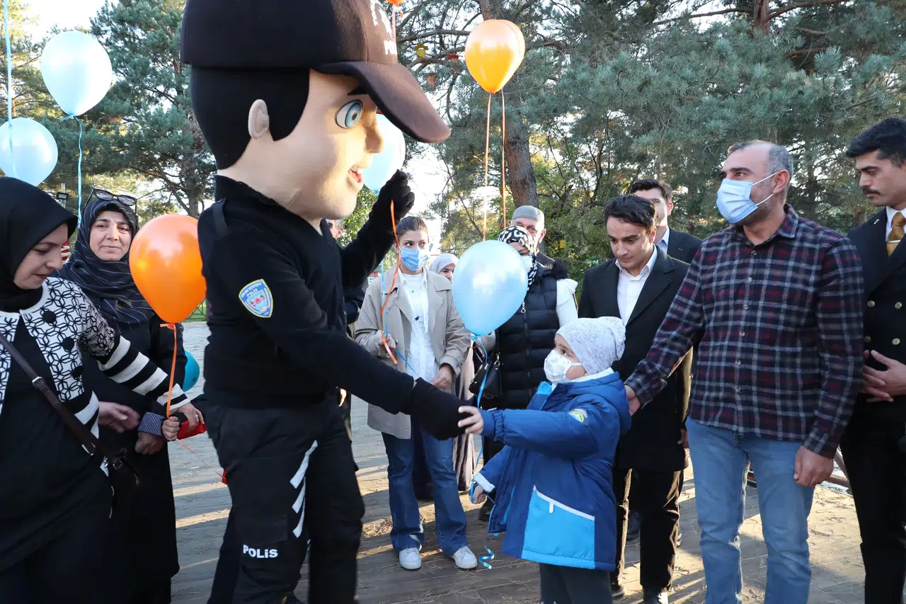Emniyet Müdürü Eymen Asaf'ı ziyaret ederek moral verdi, dayanışma ve mutluluk örneği oluşturdu