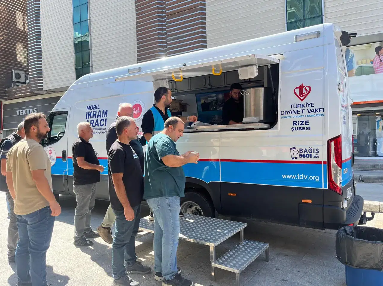 Rize’de Diyanet’ten sıcak çay etkinliğiyle kardeşlik ve dayanışma vurgusu yapıldı