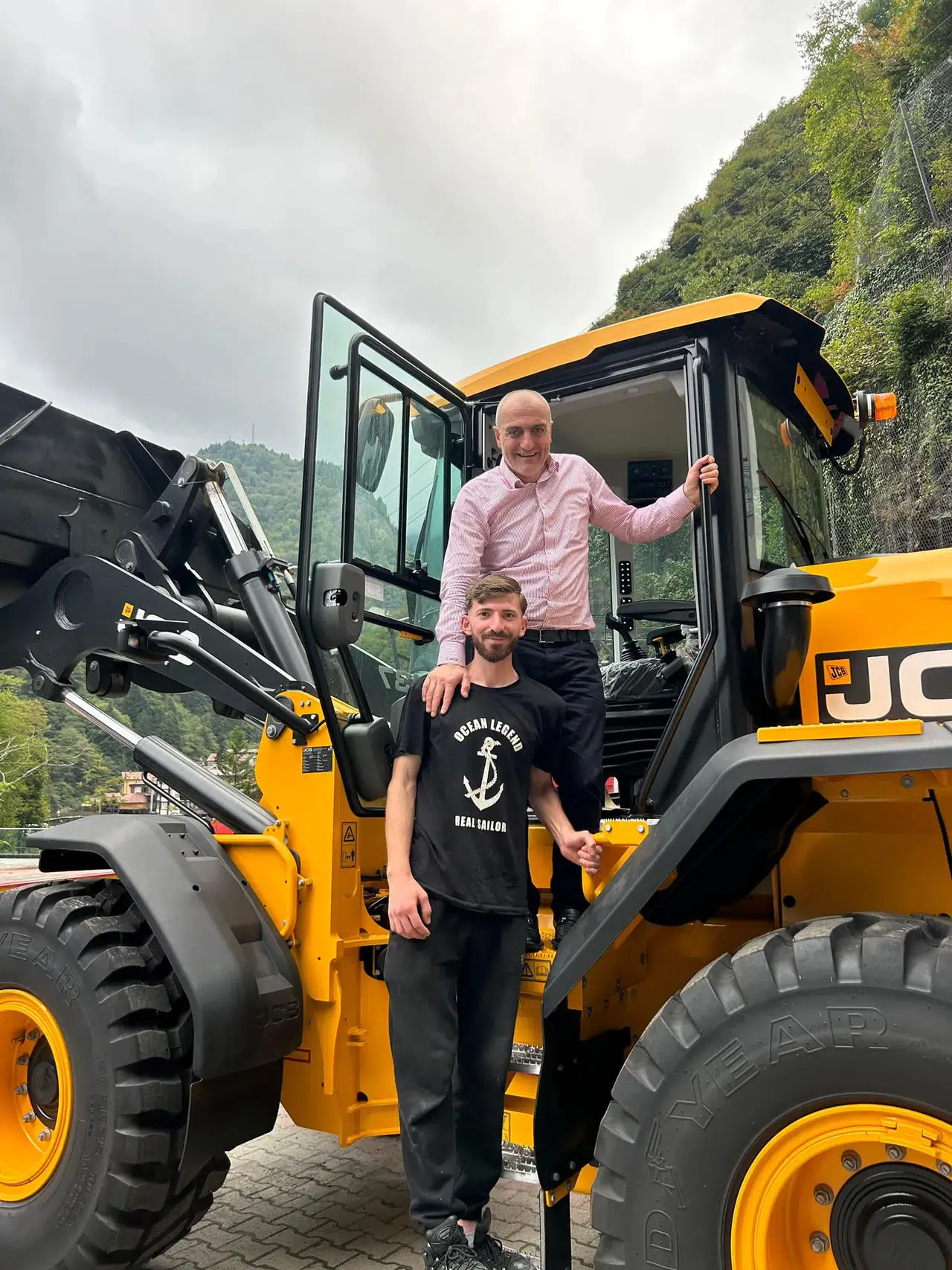 Çamlıhemşin Belediyesi yeni kepçe ile altyapı ve yol çalışmalarını hızlandırıyor