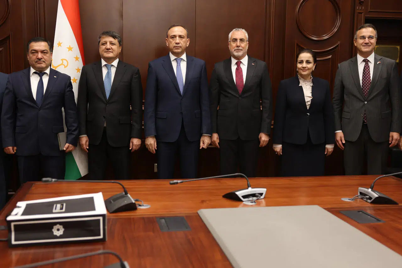 Bakan Işıkhan, Tacikistan'da iş birliği görüşmeleri gerçekleştirdi