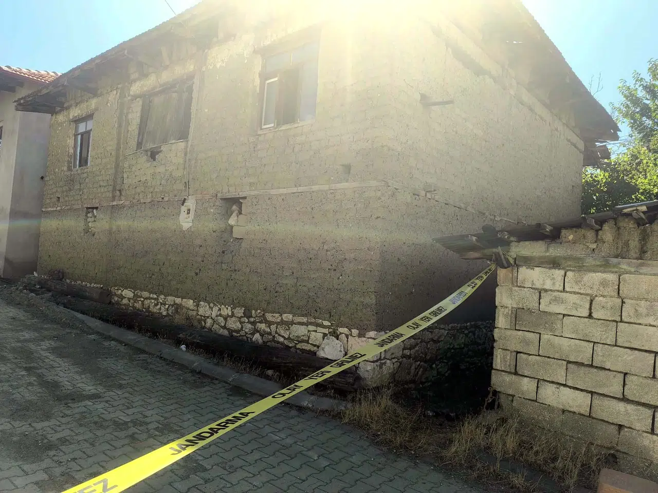 93 yaşındaki kadın evinde darp edilerek öldürüldü, torunu gözaltında