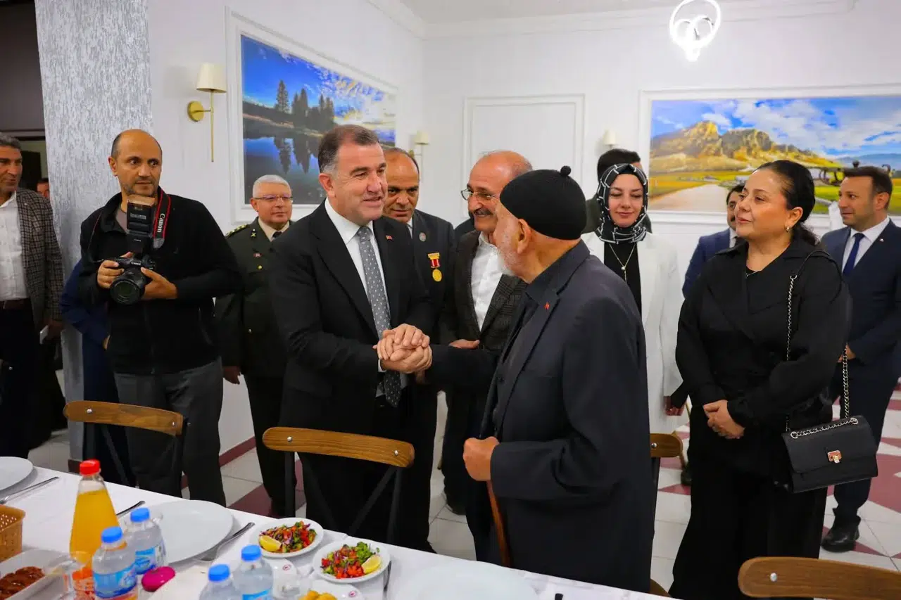 Bayburt'ta Gaziler Günü'nde birlik ve beraberlik vurgusu yapılan özel akşam yemeği düzenlendi