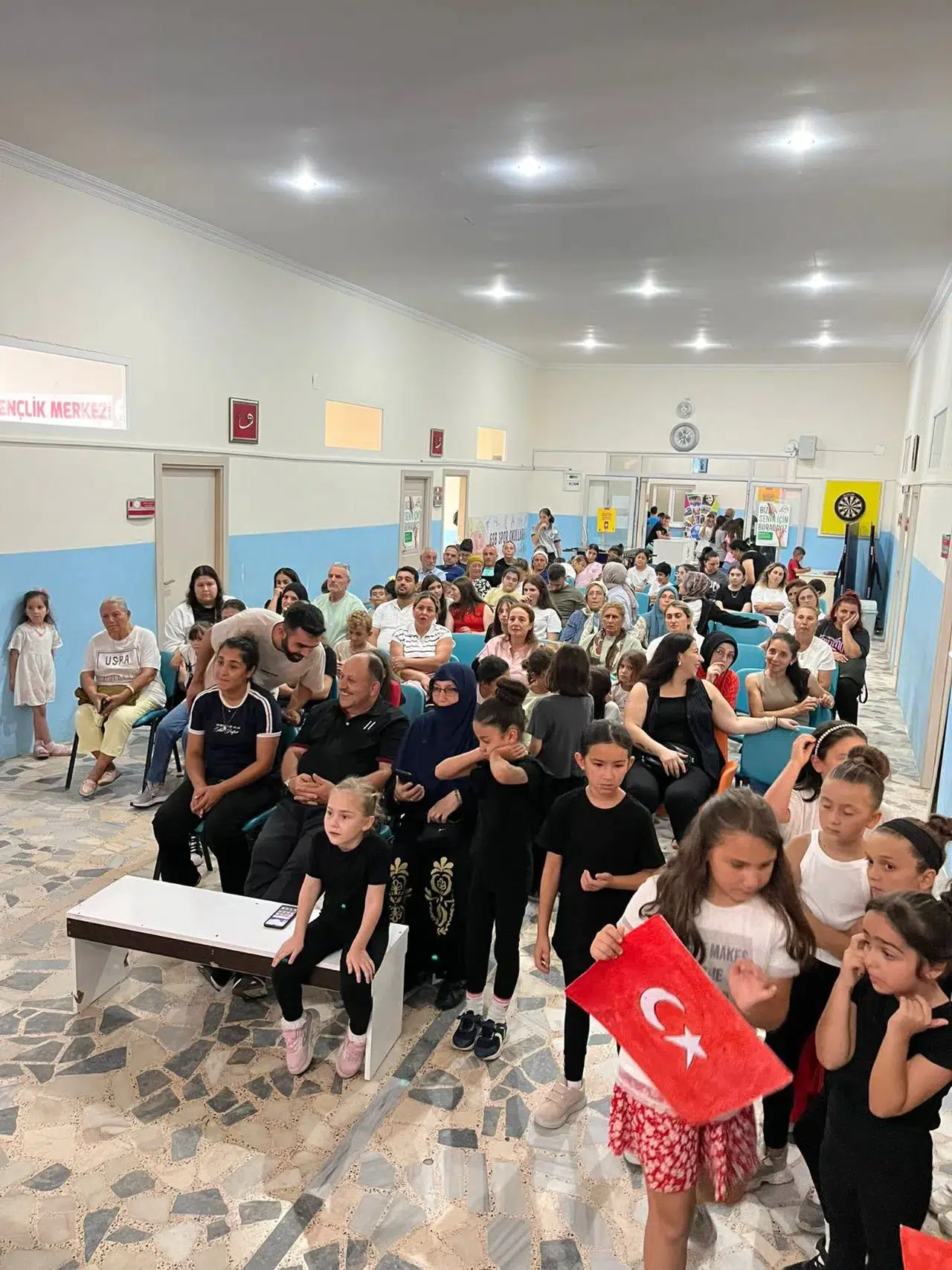 Kemalpaşa Gençlik Merkezi Yaz Kulübü kapanış şenliğiyle gençlere unutulmaz bir yaz deneyimi sundu