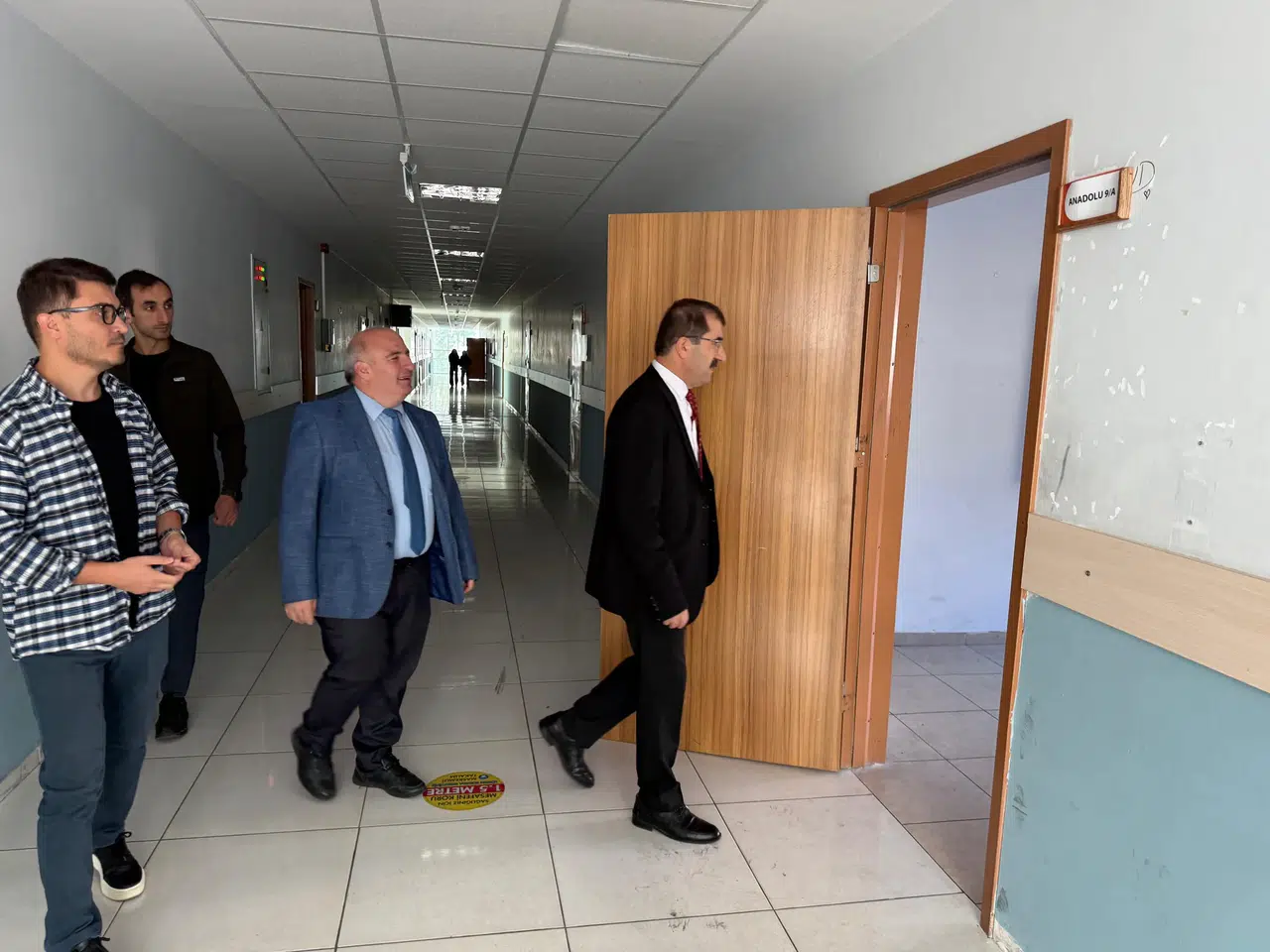 Artvin İl Milli Eğitim Müdürü Acar, yeni eğitim yılı hazırlıklarını inceledi ve eksiklikleri not aldı