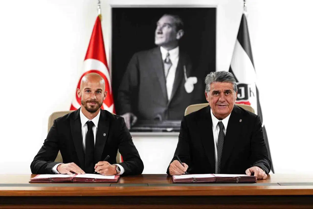 Beşiktaş, Vaclac Cerny ile 3+1 yıllık sözleşme imzaladı! 81 numara ile sahaya çıkacak.