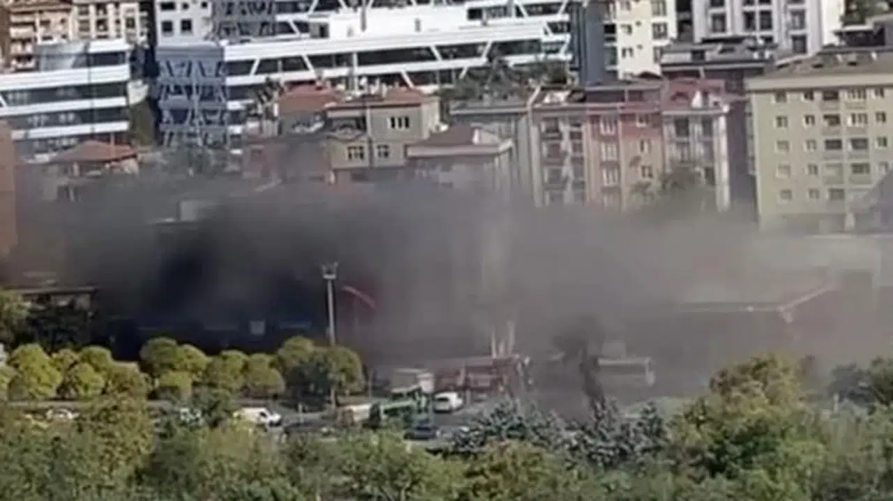 Kağıthane'de bir iş yerinde çıkan yangın büyük panik yarattı!