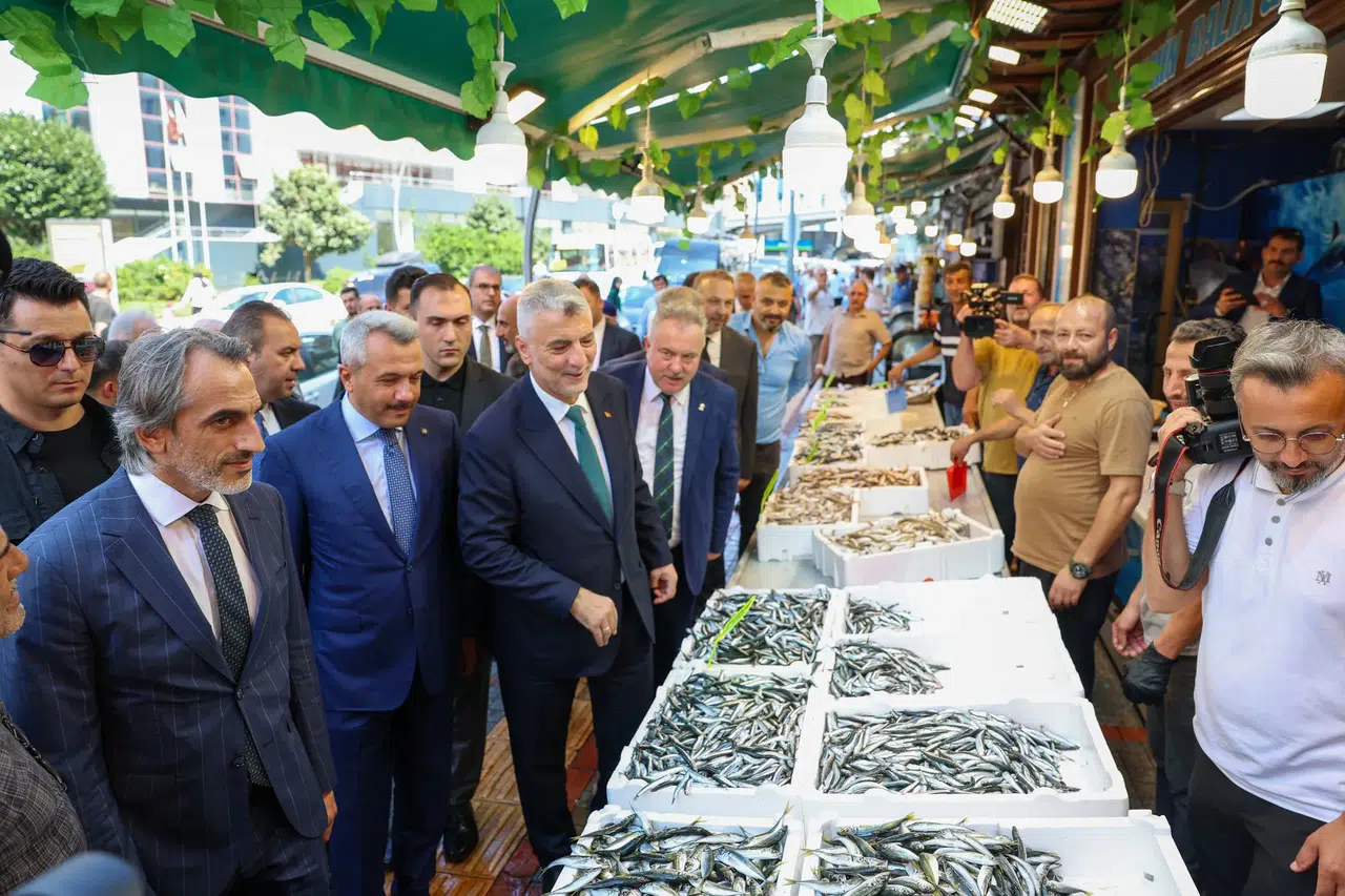 Bakan Bolat Rize'de esnafla buluştu, yerel ekonomiyi güçlendirmek için çözümler üretti