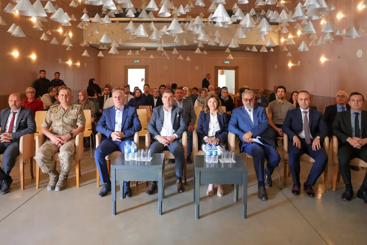 Bayburt'ta Kültür-Sanat ve İdare Hukuku Sempozyumu Gerçekleşti