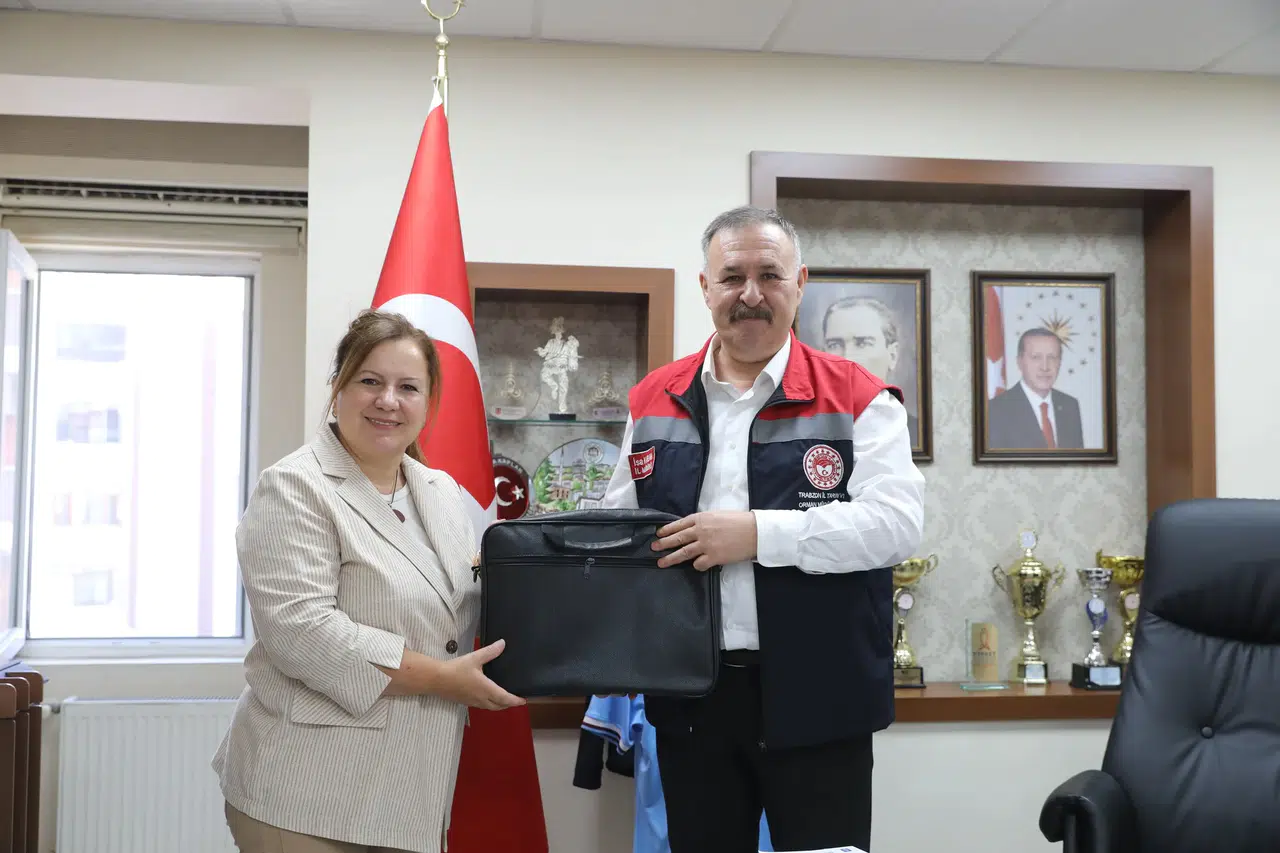 Trabzon'da Çay Üretimi İçin Akademik Destek: Prof. Dr. Yazıcı'dan A'dan Z'ye Çay Kitabı