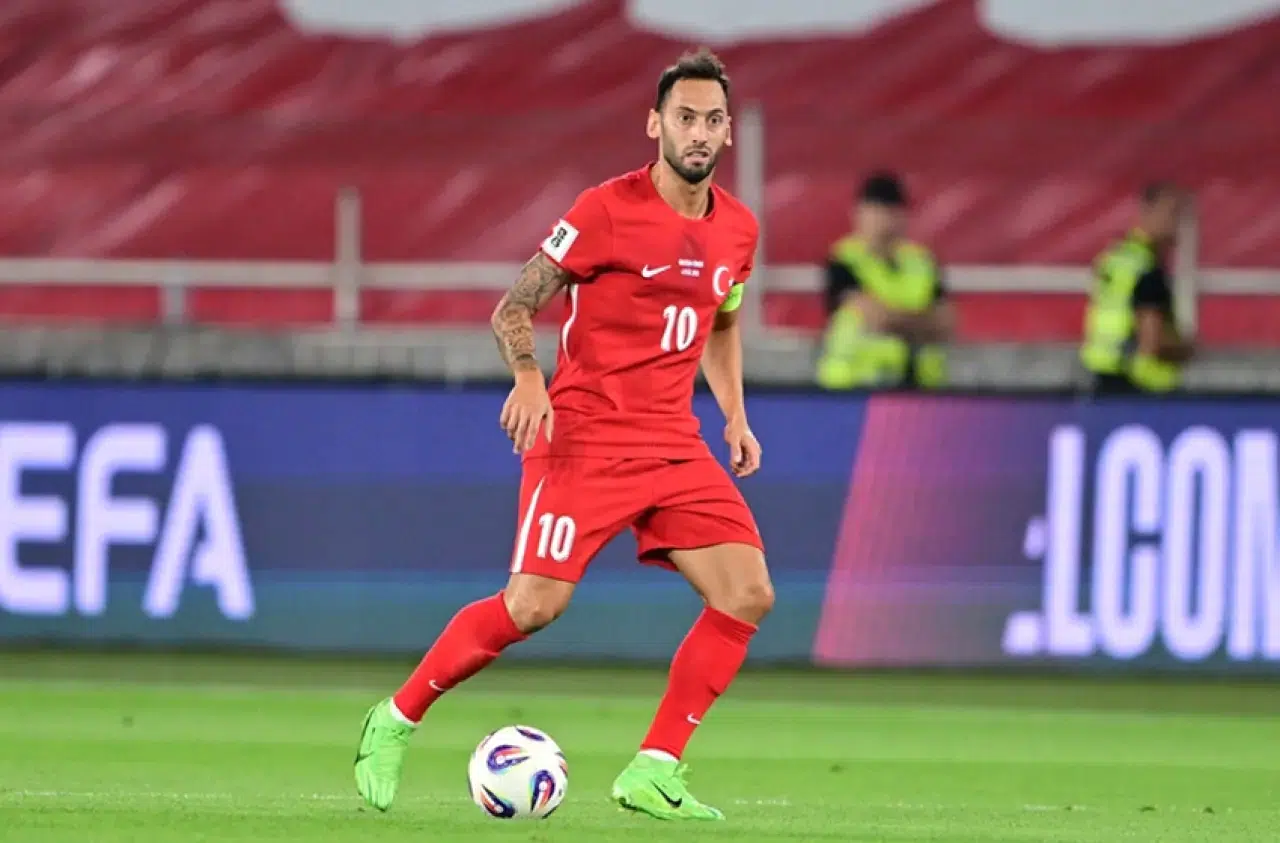 Hakan Çalhanoğlu'dan birlik mesajı! 'Hepimiz ağabey-kardeşiz'