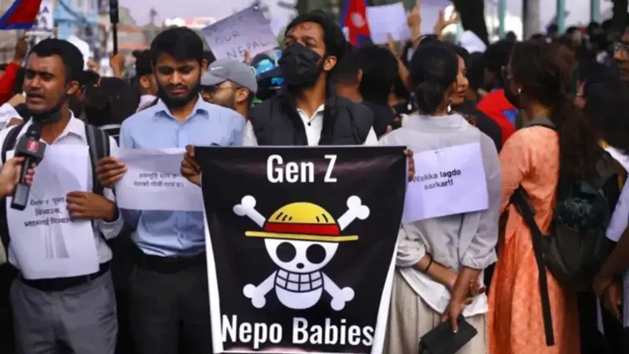 Nepal'de Z Kuşağının Sesi Yükseldi: Sosyal Medya Yasağı ve 'Nepo Bebekler' Protestosu Başbakanı Koltuğundan Etti