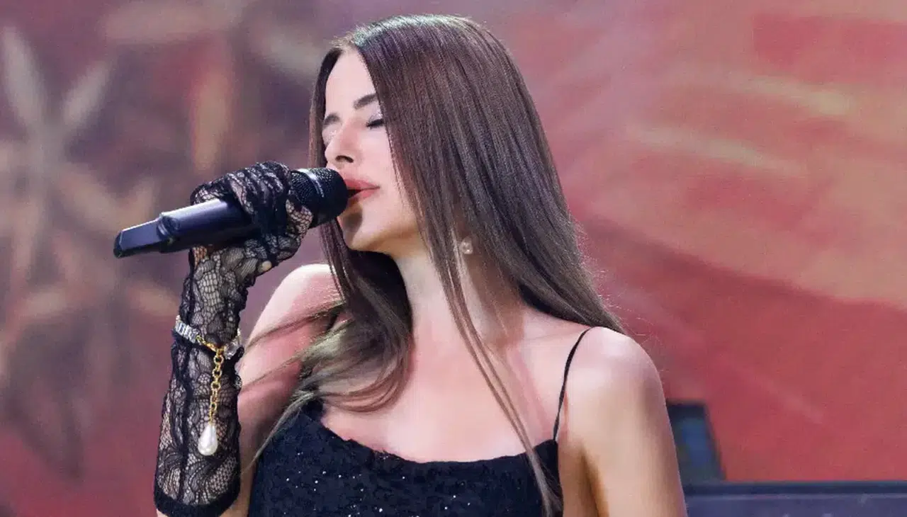 Simge Sağın, Kalpsiz Serseri ile müzik listelerini altüst etti!