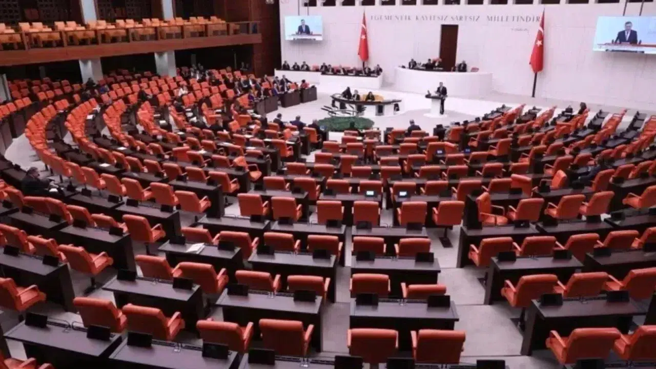 Emeklilerin gözü TBMM'de: Emekli maaşı düzenlemesi Meclis'te görüşülecek!