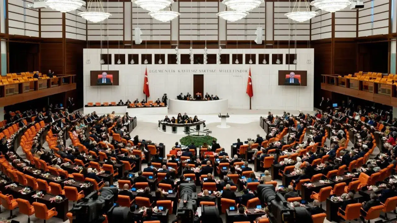 Meclis'te Yeni Dönem Heyecanı: YENİ Parti ve CHP, Bu Hafta Grup Toplantılarını İptal Etti!