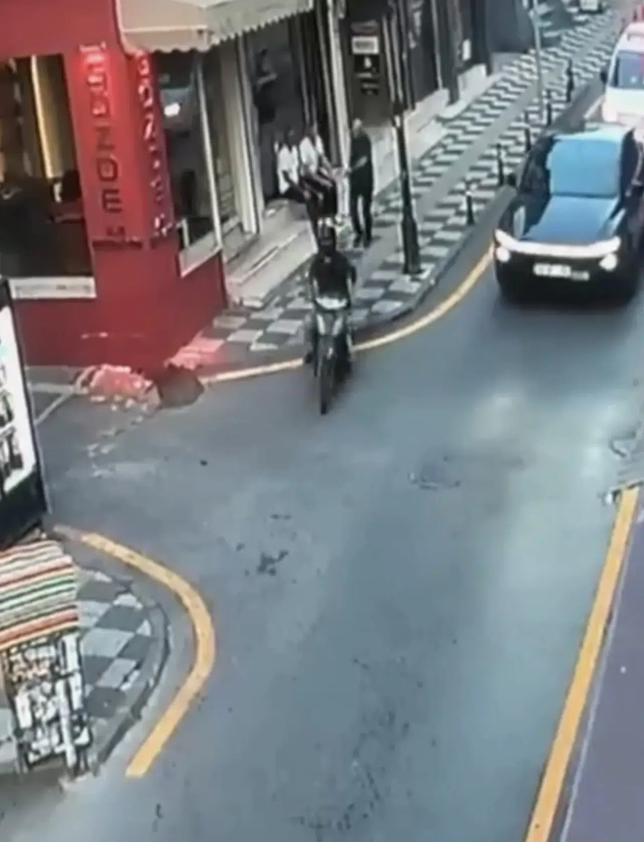 Polisten kaçarken vali yardımcısına çarpan motosiklet sürücüsüne 288 bin TL'lik ceza kesildi!