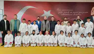 Minik sporcular judo eğitimleriyle disiplin ve mücadele öğreniyor