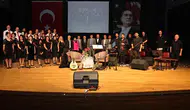 Kütahya’da Duygusal Anlar: Yeşilçam Şarkıları Konseri Coşkuyla İki Yüzyılı Aştı!