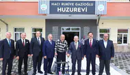 Bayram Coşkusu Huzurevinde: Gençler Yaşlıları Unutmadı