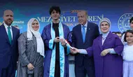 Cumhurbaşkanı Erdoğan, Torunu Ömer Tayyip’in Mezuniyet Sevincine Ortak Oldu