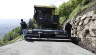 Akçaabat Belediyesi Ağaçlı Mahallesi’nde Beton Yol Çalışmalarını Sürdürüyor