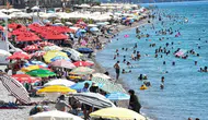 Antalya kavruluyor: Hava 40, deniz 30 derece