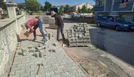 Bayburt Belediyesi'nden Kent Genelinde Yoğun Mesai: Kaldırımlar Yenileniyor, Yeşil Alanlar Düzenleniyor