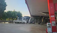 Akaryakıt istasyonunda can pazarı! Tır pompaları devirip markete daldı