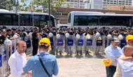 Madenciler bakanlık önünde ablukaya alındı