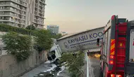 İstanbul'da Tır Yol Kenarındaki Derede Kontrolü Kaybederek Uçtu