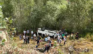 Sivas'ta yolcu minibüsü devrildi: Ölü ve yaralılar var