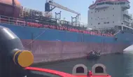 Yalova'da makine arızası yapan tanker kurtarıldı