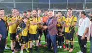 Derecik Köyü’nde Futbol Turnuvası Heyecanı: Şampiyon Kupa Sevinci Yaşadı
