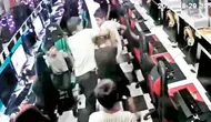 Adana'da e-Spor Merkezi'nde bıçaklı kavga: Bir çocuk hastaneye kaldırıldı!