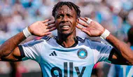 Roma, Wilfried Zaha'nın peşinde